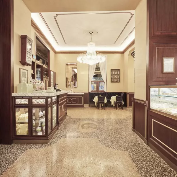 Pasticceria Cova - via Monte Napoleone Milan