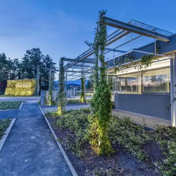 Prada Hub Logistique, Levanella