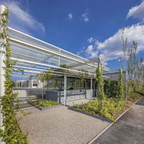 Prada Hub Logistique, Levanella