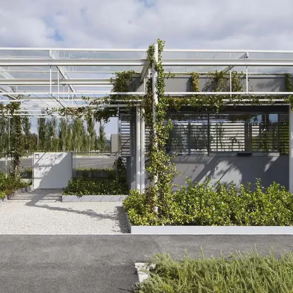 Prada Hub Logistique, Levanella