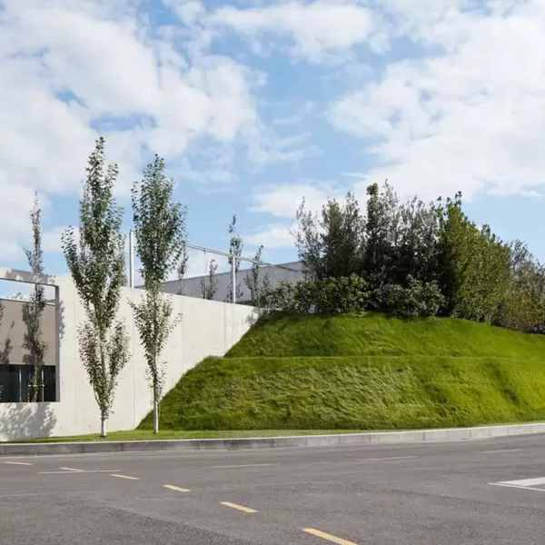 Prada Hub Logistique, Levanella